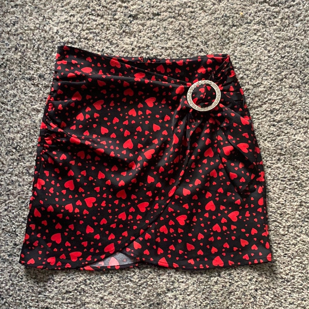 Forever 21 mini skirt with red hearts size small